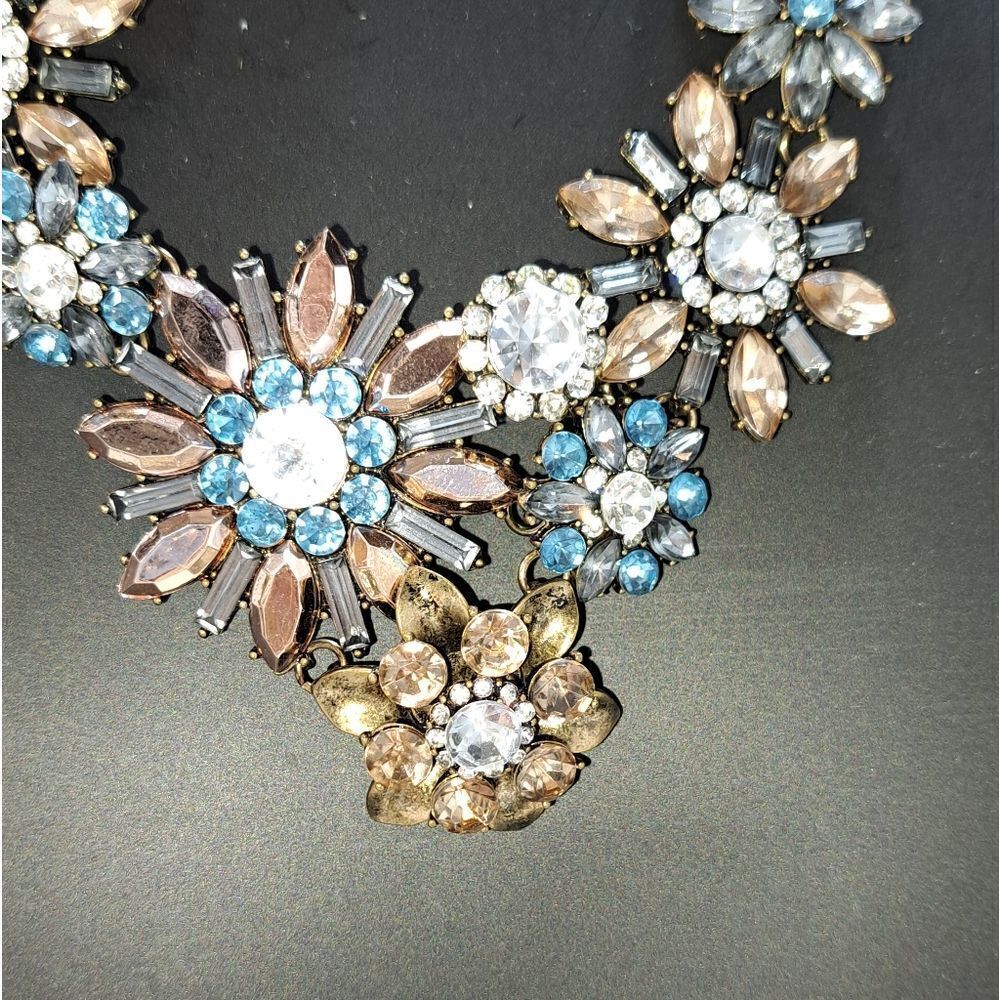 NWT Forever 21 Jeweled Necklace - Picture 4 of 8